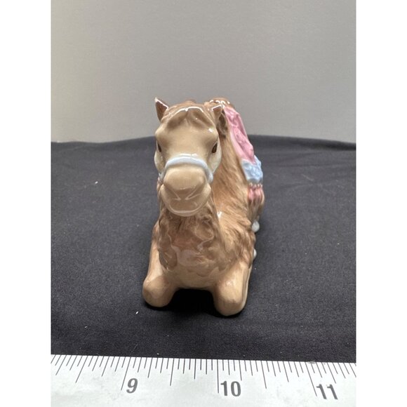 Royal Doulton 2005 Holiday Nativity Ceramic Camel Figurine Pink Blue Saddle Deco - Picture 5 of 7